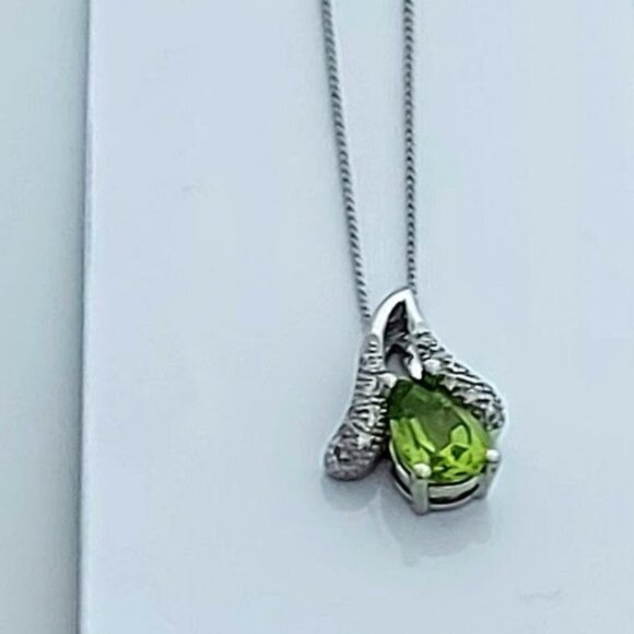 Natural Peridot 9x6mm & Cz 14K White Gold‎ Plate 925 Sterling Silver Necklace - Picture 7 of 8